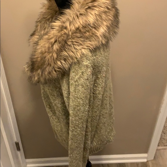 🆕Fever Cardigan w/ Removable Faux Fur Collar - Picture 13 of 16